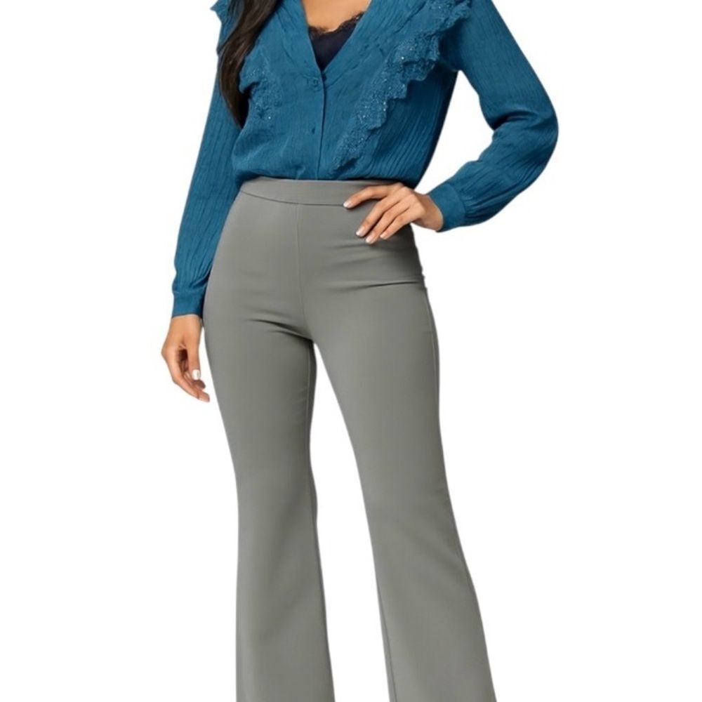 Halara Flex High Waisted Pocket Pant Stylish Gray Flare Excellent Condition - Picture 8 of 8